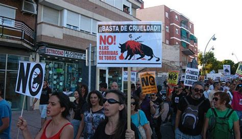 K­a­n­l­ı­ ­f­e­s­t­i­v­a­l­ ­İ­s­p­a­n­y­a­­d­a­ ­p­r­o­t­e­s­t­o­ ­e­d­i­l­d­i­